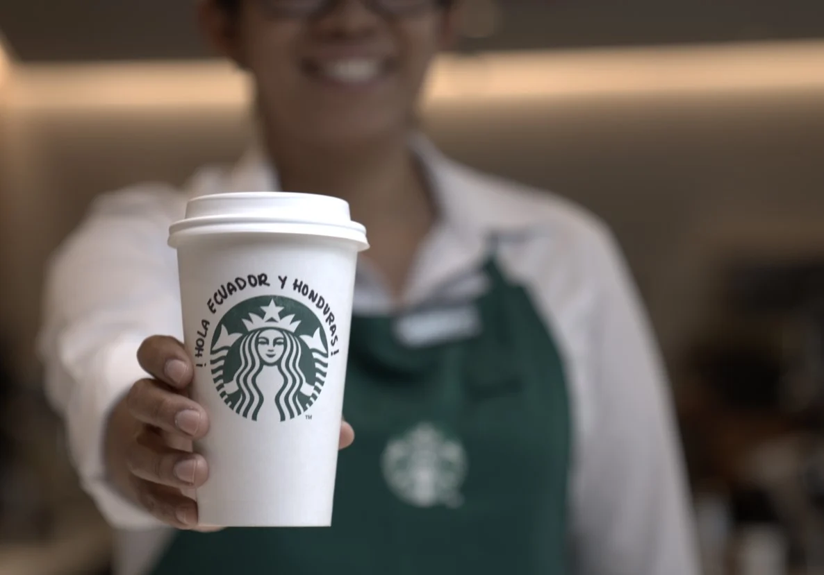 Quanto custa abrir uma franquia do Starbucks? Veja valores, desafios e conheça uma alternativa acessível